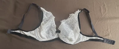 Sujetador de hombro Mimi Holliday 36C blanco de encaje/satén ribete de terciopelo negro Foto 1 de 4