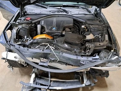 Vidrio de ventilación de puerta trasera lado conductor LH 2014 328i Sku#4140685 Foto 1 de 4