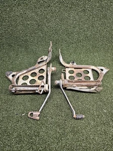 87-04 Yamaha Warrior 350 Left Right Foot Pegs Foot Wells Heel Guards - Picture 1 of 11