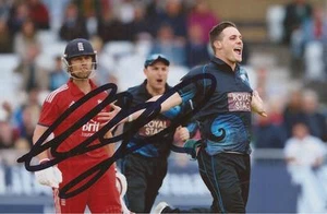 NUEVA ZELANDA: MITCHELL McCLENAGHAN FIRMADO 6x4 ODI FOTO DE ACCIÓN + CERTIFICADO DE AUTENTICIDAD - Imagen 1 de 1