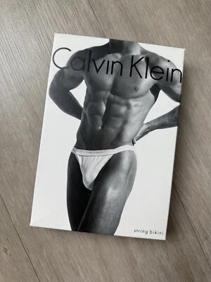 NUEVO EN CAJA RARO VINTAGE Calvin Klein Para hombres Tanga Bikini Calzoncillo Negro Grande U1045 Foto 1 de 4