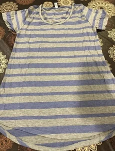 LuLaRoe S Classic Tee Small Blue Gray Horizontal Striped Stripes NWT #839 - Picture 1 of 6