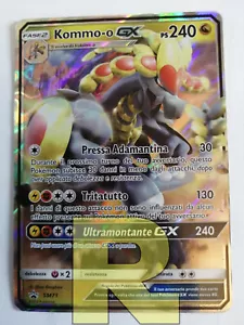 Kommo-o GX ® Promo SM71 ® Rara Holo Foil ® Pokemon Italiano - Foto 1 di 1