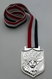 Mujeres Moda Largo Collar de Tela EE. UU. Plata Metal Medalla Estatua Libertad Colgante - Imagen 1 de 8