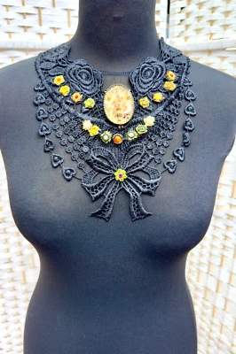 Красивое ожерелье ткани ошейник с цветными кристаллами на Michal Negrin. - Изображение 1 из 4