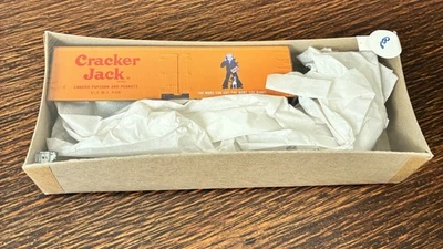 HO Scale Roundhouse 36' Reefer Box Car, Cracker Jack #638 3146 Shrink Wrap CIB - Image 1 of 3