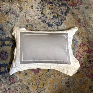 Yves Delorme Lutece Platine dekoratives Kissen 20 x 16 Zoll - Bild 1 von 5