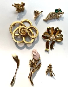 Vintage Konvolut (8) goldfarbene, Strass Avon Retro Broschen Anstecknadeln 50er-60er Jahre A3J13 - Bild 1 von 7