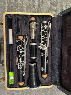 Clarinete Selmer Bundy 577 con estuche. USA Foto 1 de 4