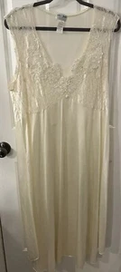Vintage Delta Burke Collection size 2X Ivory Nylon Lace Trim night gown EUC - Picture 1 of 14