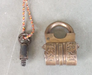 Vintage Brass Solid Inlay Engraved Fine Quality Screw System Padlock - Picture 1 of 11