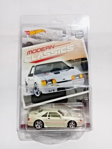 Hot Wheels Car Culture Modern Classics 84 Mustang SVO con Protecto - Imagen 1 de 7
