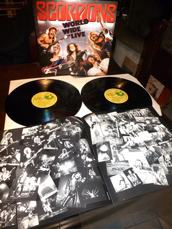 LP SCORPIONS  WORLD WIDE LIVE/HARVEST 62 2403441/1985 ITALY+ POSTER - Immagine 1 di 1