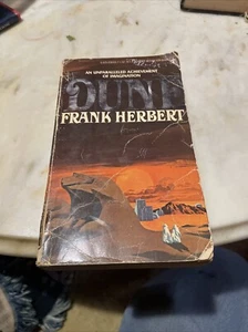 DUNE. Frank Herbert . Berkeley Medallion 11th printing. - Foto 1 di 3