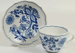 Schöne Hutschenreuther ~ Zwiebelmuster ~ Tasse und tiefe Untertasse #5 - Bild 1 von 5
