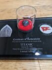 Bloc arrière charbon Titanic dans un étui acrylique, livré avec COA