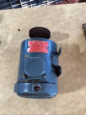 General Electric MOD 5K43MG2814, 1/2Cv, 230/460V 3Ph, 56 cuadros, 1140 rpm, motor Foto 1 de 3