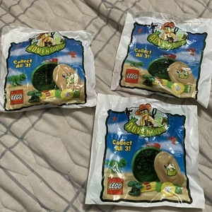 2000 LEGO Adventurers Dino Island Exploration 3 Piece Set-Canteen, Light Compass - Picture 1 of 3