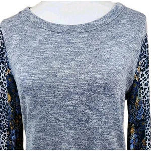 One World Womens Terry Knit Pullover Top Sz Medium Blue Animal Print Soft Shirt - Picture 1 of 21