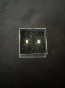 9ct White Good Diamond Earrings - Picture 1 of 4