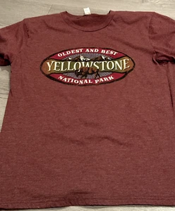 Yellowstone Herren Burgunder Logo T-Shirt Größe Large - Bild 1 von 1