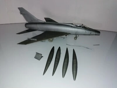 Monogram? F-100 Super Sabre modellino di plastica no box vintage - Immagine 1 di 4