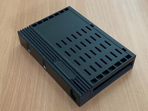 Convertitore Drive Bay da 2,5" a 3,5" supporta HDD/SSD SATA - Foto 1 di 12