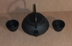 Vintage Japanische Gusseisen Teekanne Set Teekanne und zwei Tassen - Bild 1 von 9