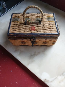 Vintage 60er Jahre japanisches Nähkästchen aus geflochtenem Korbgeflecht mit Inhalt sehr guter Zustand - Bild 1 von 18
