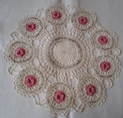 ANCIEN NAPPERON fait main-crochet diamètre 26 cm - Photo 1/3