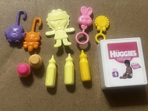 Vintage Barbie Puppe Baby Artikel - Flaschen, Essen, Rassel, Windeln - Bild 1 von 6