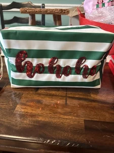 Lote de maquillaje misterioso de ocho piezas con bolsa con cremallera navideña - Imagen 1 de 6