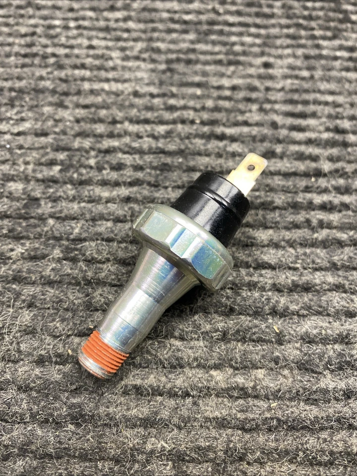 Sensor de presión de aceite del motor ACDelco D8050 Foto 1 de 4