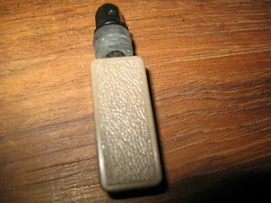 Chevrolet Blazer 1995-2005 cubierta de carga trasera bronceado clip de bloqueo (1) - Imagen 1 de 2