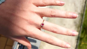 Anello oro rosa, rubino e diamantini - Foto 1 di 5