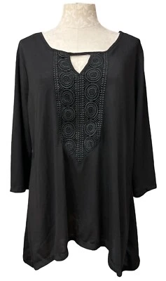 ¡NUEVO CON ETIQUETAS! KAREN BROOKS Bordado Asimétrico Boho TOP NEGRO Manga 3/4 Talla Grande 1X Foto 1 de 4