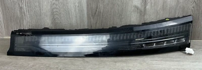 Luz de marcha atrás derecha Nissan Murano 2024 OEM 26540-7BA0A / 22600-8D05M Foto 1 de 4