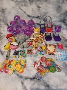 Pokemon Bundle 1990s! Vintage Nintendo Keyrings, Tomy Ball Launcher & Pokemon - Picture 1 of 7