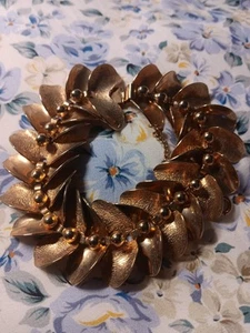 Pulsera Vintage Tono Dorado Hojas Texturizadas Cadena Seguridad - Imagen 1 de 5