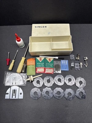 Máquina de costura vintage Singer acessórios caixa peças agulhas pés modelo em ziguezague - Imagem 1 de 4