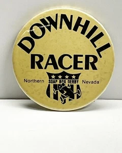 Vintage Seifenkiste Derby Downhill Rennfahrer Pin Rücken Knopf Nord Nevada 2,5 Zoll Größe - Bild 1 von 3