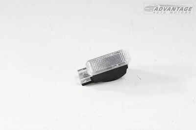 2011-2018 AUDI A8L SEDAN DRIVER OR PASSENGER SIDE INTERIOR LIGHT LAMP OEM - Image 1 of 4