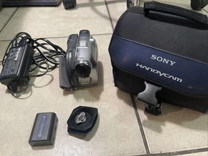 Sony DCR-DVD301 Handycam Camcorder BUNDLE 120x Digital Zoom No Charger/DVD-R - Picture 1 of 6