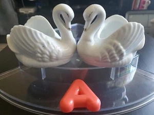 Lot Of 2 Planters Swan - White Color - - Picture 1 of 9
