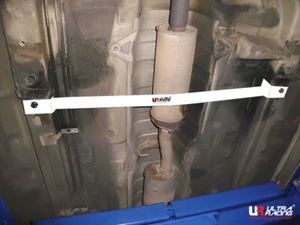 Barra inferior media 2 puntos Ultra Racing para Chevrolet Epica/Tosca 2.0 2007-2015 - Imagen 1 de 9