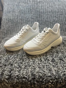 Stuart Weitzman SW, Designer, Willow Runner Mixed Media Sneakers (9.5) White - Picture 1 of 14