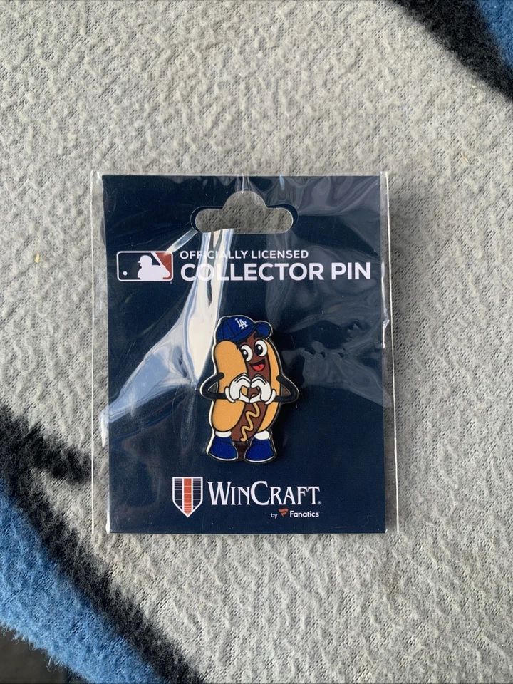 2025 Los Angeles Dodgers Stadium Exclusive Pin Hot Dog Hearts - Image 1 of 1