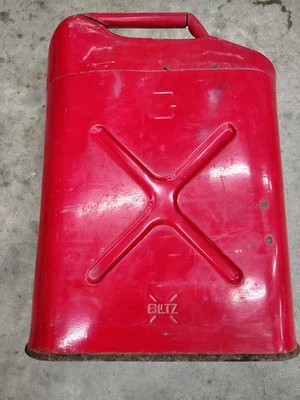 VTG USMC Blitz 5 Gallon Metal Gas Can DOT 5L 5-92 Red Jerry Can Screw on Cap - Image 1 of 4