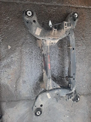 Chrysler 300 2015 2016 travesaño trasero/marco K 3,6 L 2x2 68260687 AC Foto 1 de 4