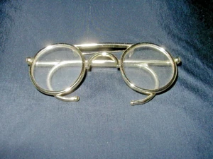 Vtg. Eyeglass Brooch - Gold Tone - Picture 1 of 1